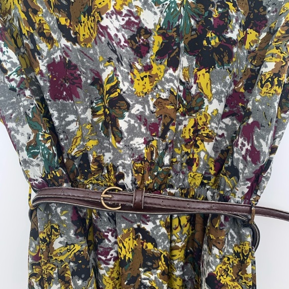 Short floral dress with belt - Picture 2 of 6